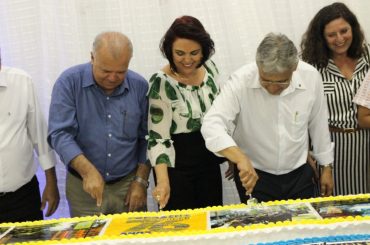 Unaí 76 anos: homenagem aos servidores aposentados em 2019, apresentação da banda e bolo de 76 kg marcam a parte oficial da festa