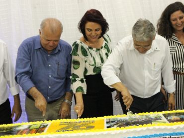 Unaí 76 anos: homenagem aos servidores aposentados em 2019, apresentação da banda e bolo de 76 kg marcam a parte oficial da festa